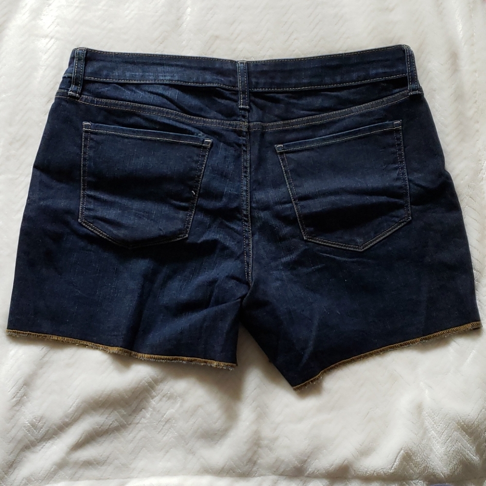 Ladies Shorts - Picture 2 of 4